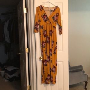 Mother Bee maternity dress. Size Medium.